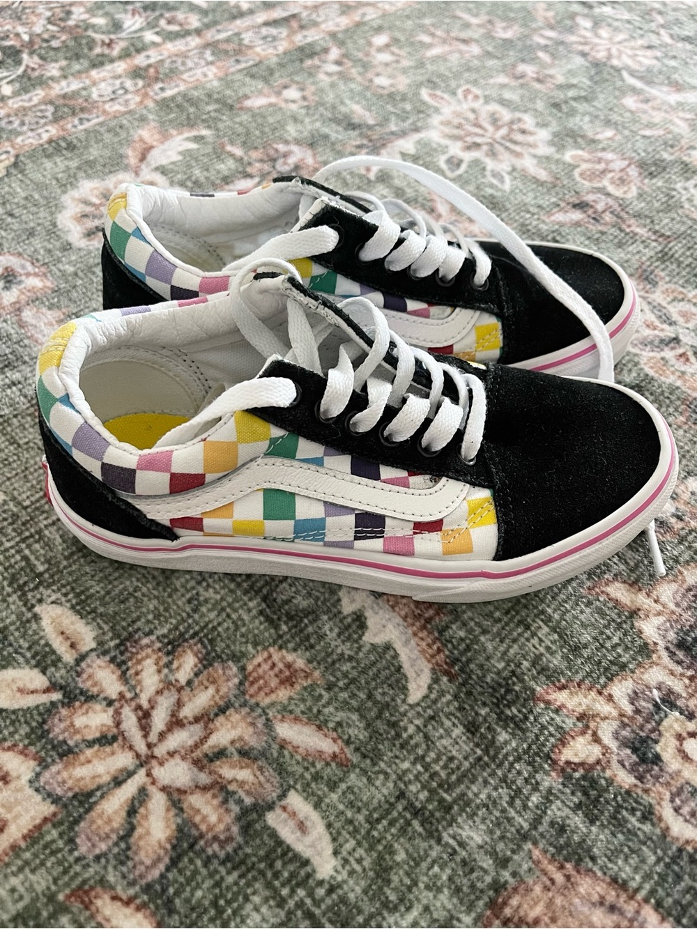 Vans Kids Black Low-Top Sneakers with Rainbow Checkerboard